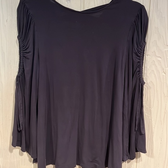 Cupio Top with Bell Sleeves Size Medium - Picture 2 of 11